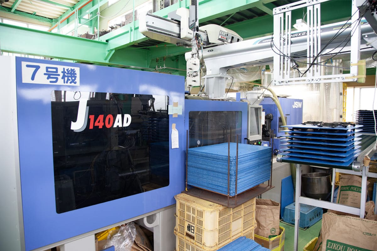 JSW日本製鋼製J140AD｜射出成形｜日静化学株式会社