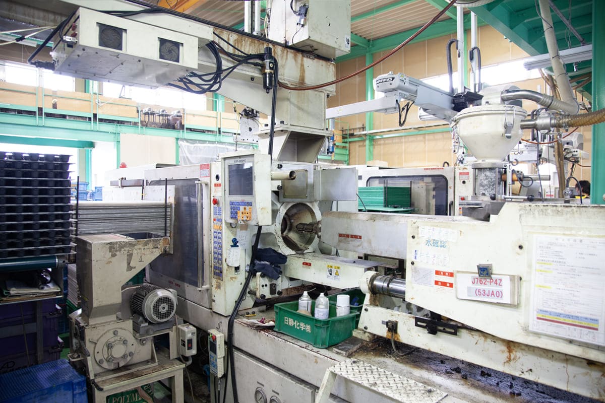 菱屋精工製HB-140S｜射出成形｜日静化学株式会社