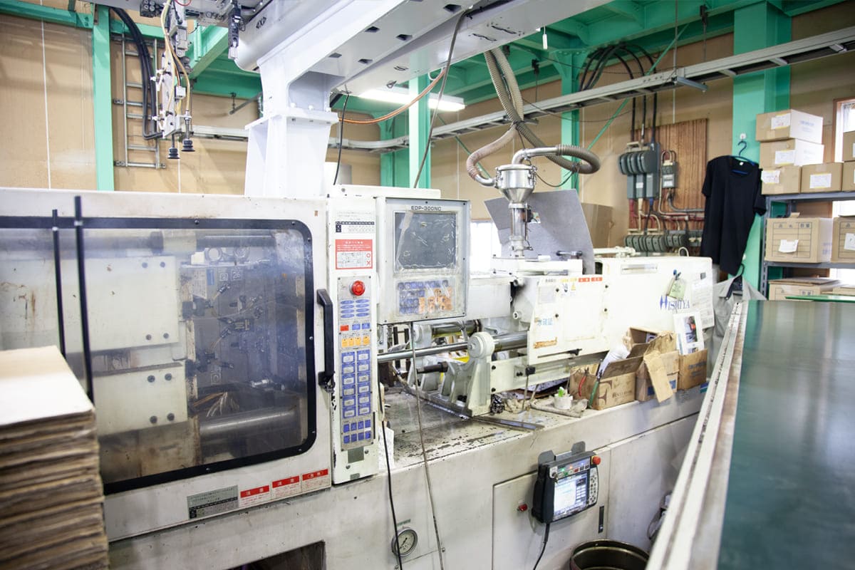 菱屋精工製HB-140S｜射出成形｜日静化学株式会社