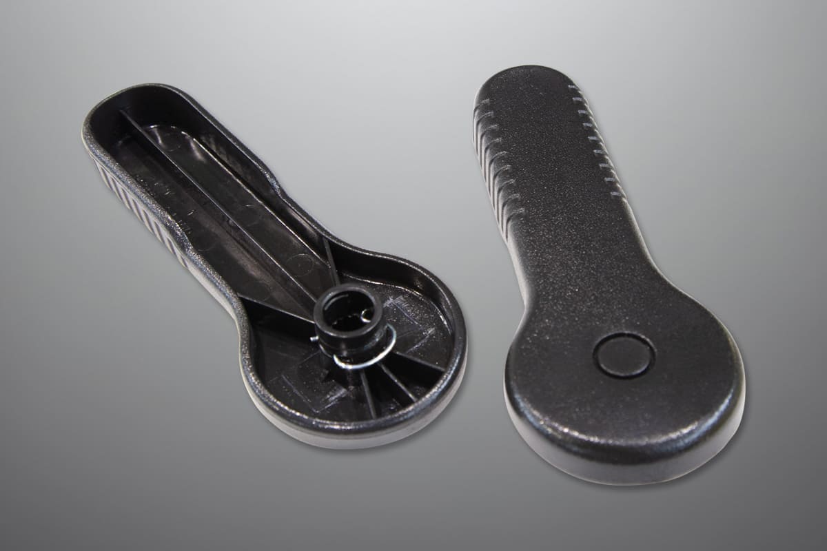 インサート成形02｜射出成形｜日静化学株式会社